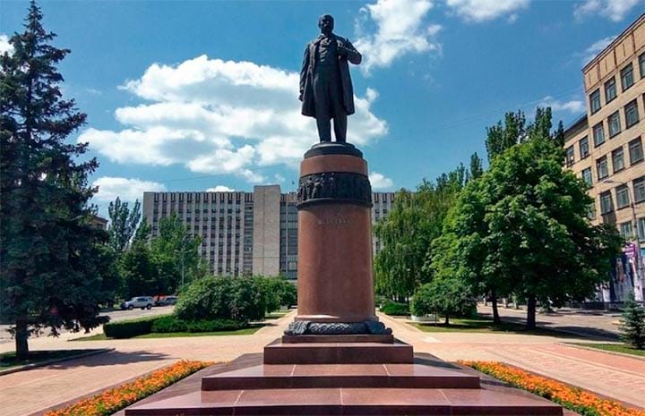 Памятник Шевченко в Донецке